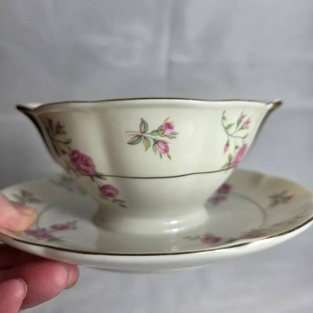 Theodore Haviland Delaware (New York) Gravy Boat Ivory with Pink Roses